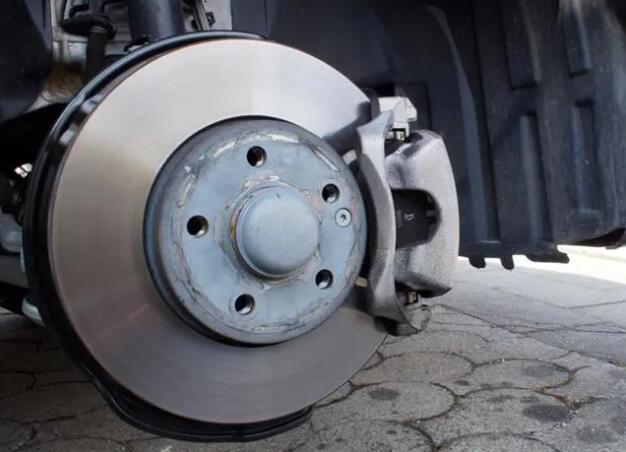 Why Cars Use Disc Brakes Instead of Drum Brakes