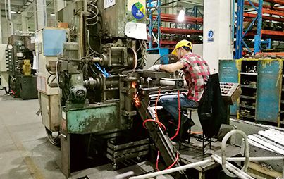 Welding: The bare brake shoe also consists of two parts. The welding process is to form them together.